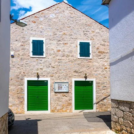 With Whirpool 2 Bedrooms Prázdninový dům Jezera
