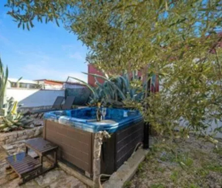 Prázdninový dům With Whirpool 2 Bedrooms Jezera