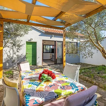 Prázdninový dům With Whirpool 2 Bedrooms Jezera